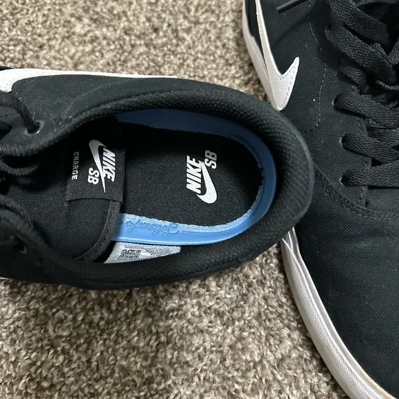 Men’s Nikes - Picture 4 of 6